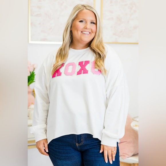 Chic Soul | Sending You Hugs And Kisses Pullover - Picture 1 of 4